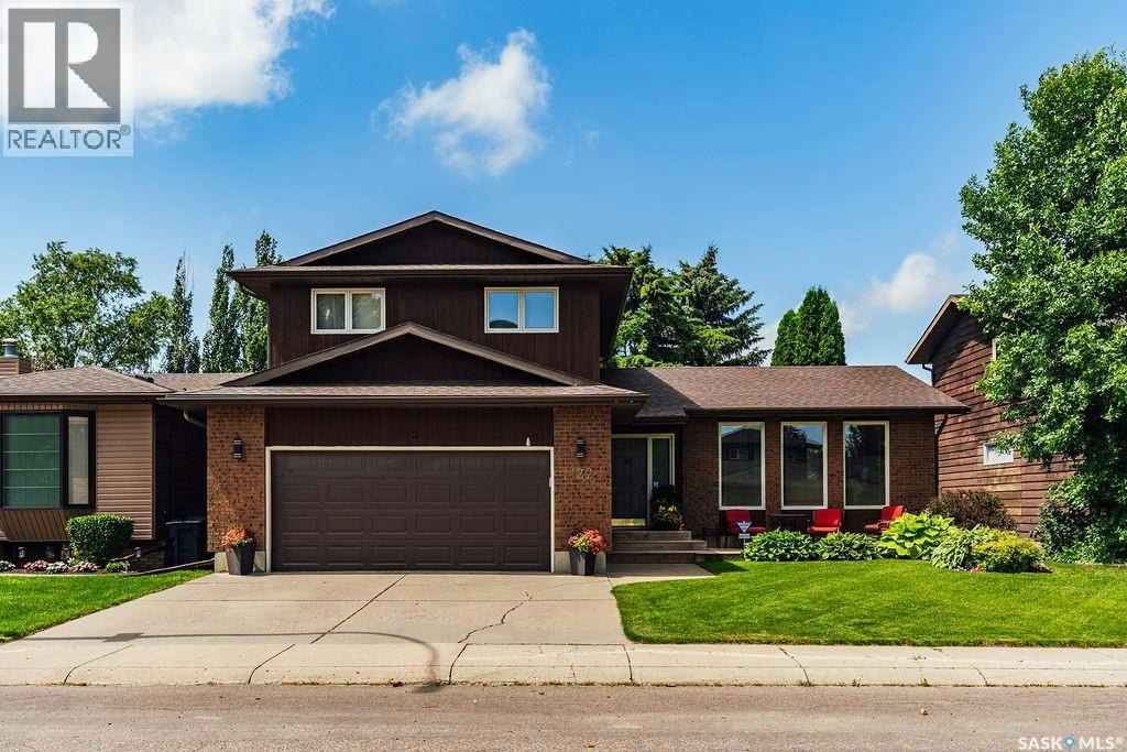 122 Wakaw Crescent, Saskatoon, SK, S7J 4E2