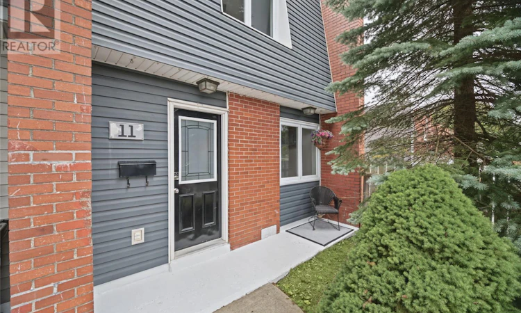 11 Steer Street