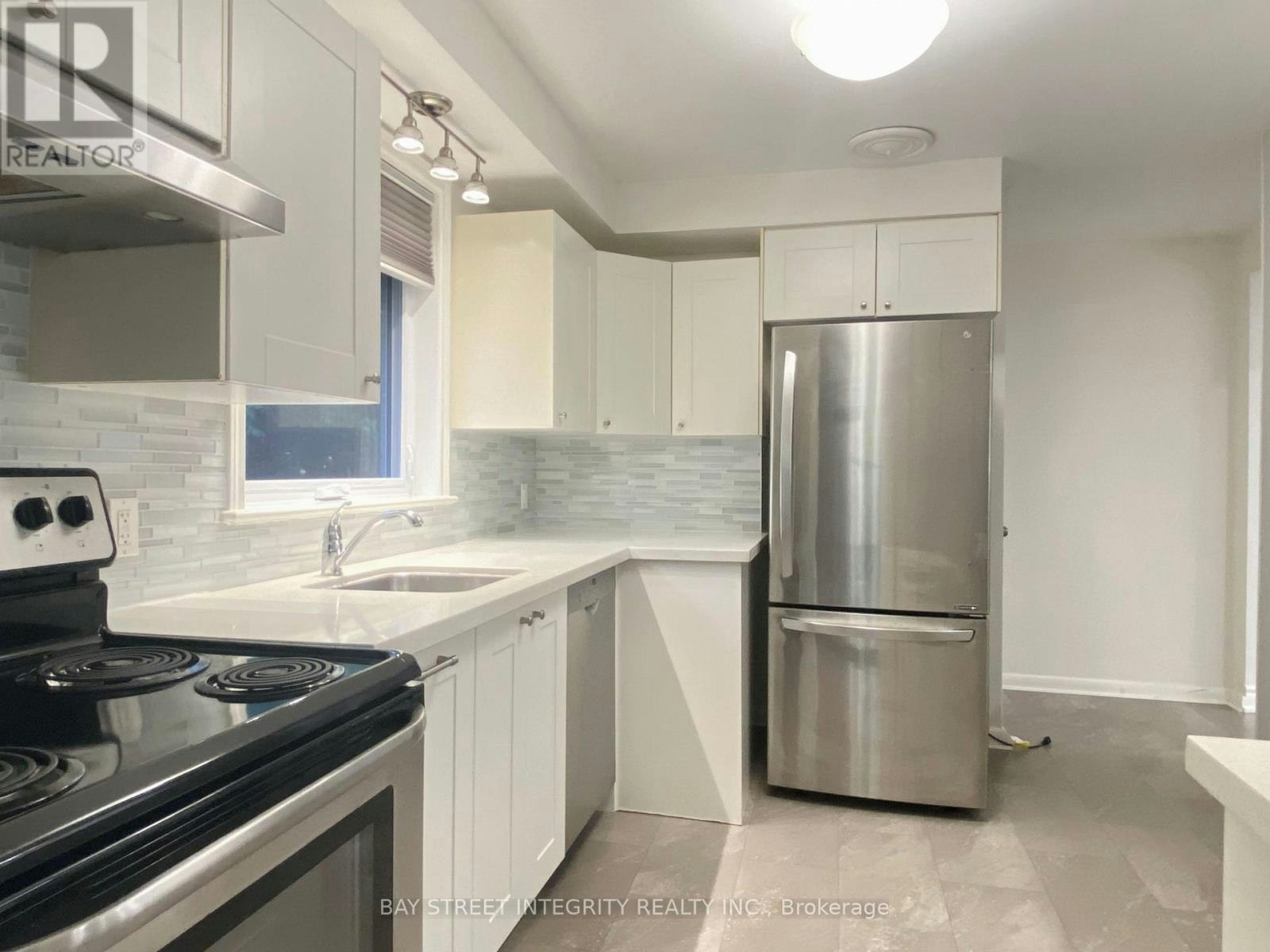 207 Maple Avenue, Richmond Hill, ON, L4C 2J4 - 6