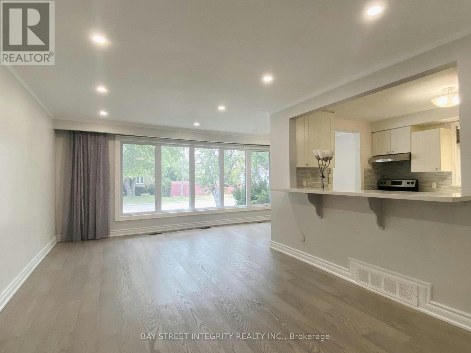 207 Maple Avenue, Richmond Hill, ON, L4C 2J4 - 2