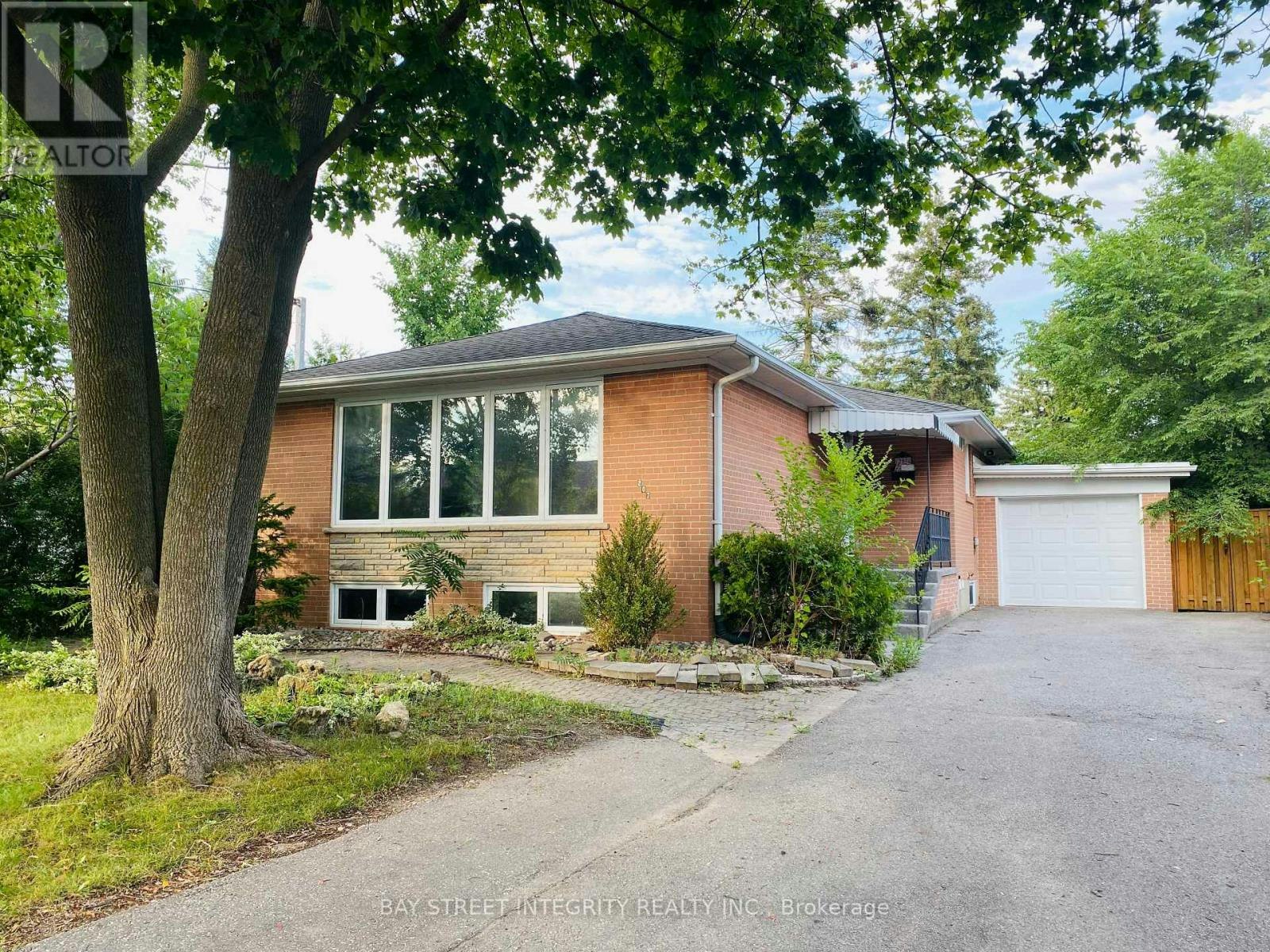 207 Maple Avenue, Richmond Hill, ON, L4C 2J4