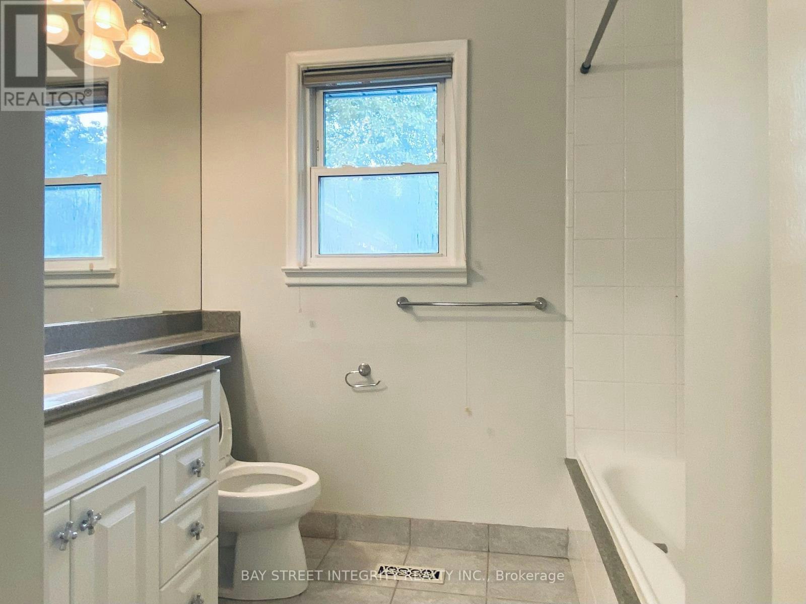 207 Maple Avenue, Richmond Hill, ON, L4C 2J4 - 7