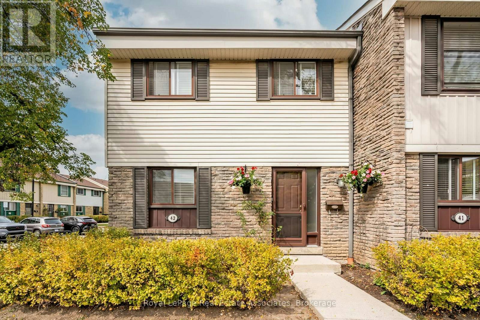 42-2779 Gananoque Drive, Mississauga, ON, L5N 2E4
