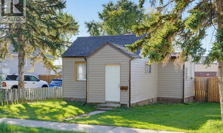 915 23rd Street W