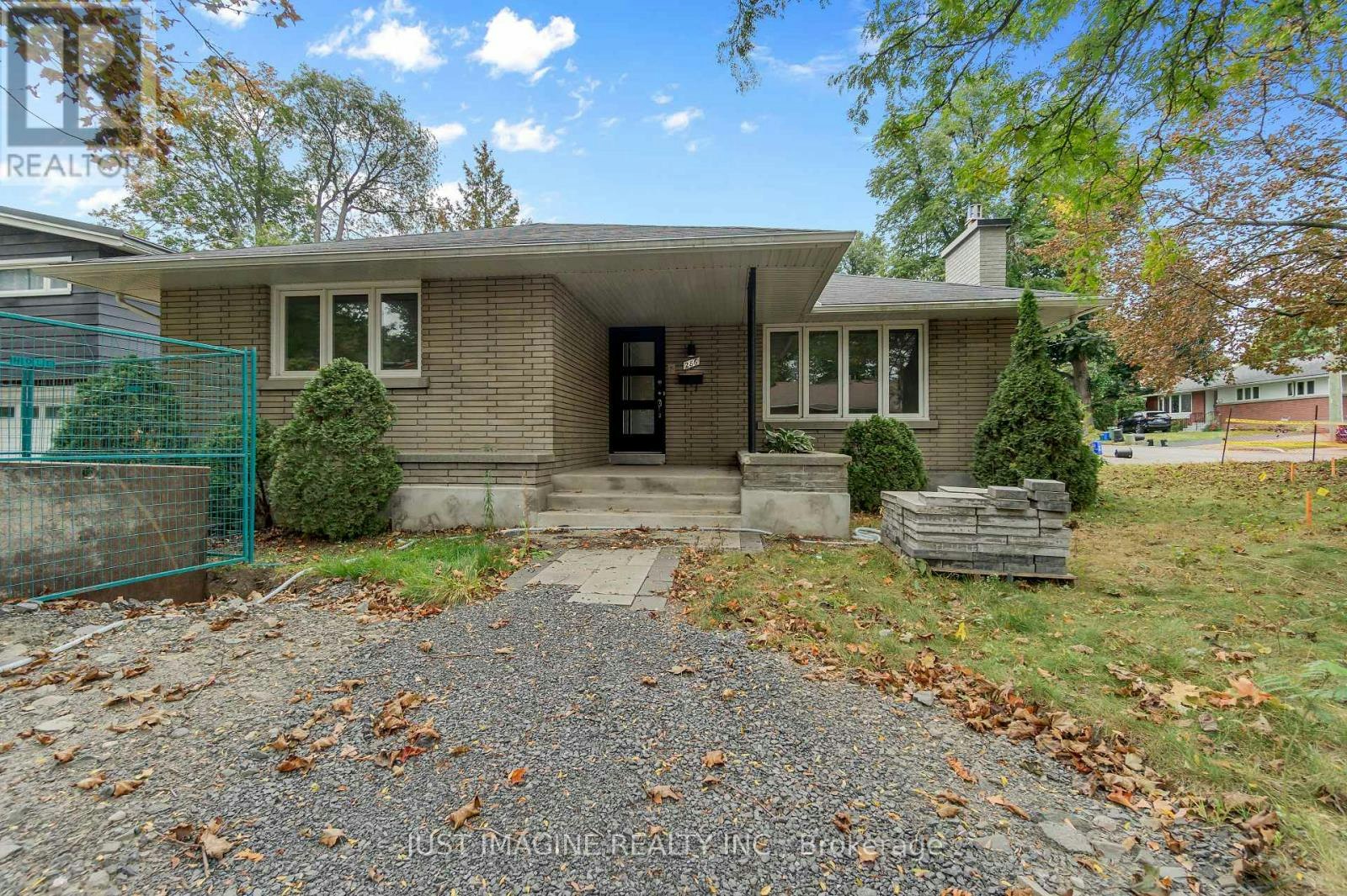 286 Clare Street, Ottawa, ON, K1Z 7E4
