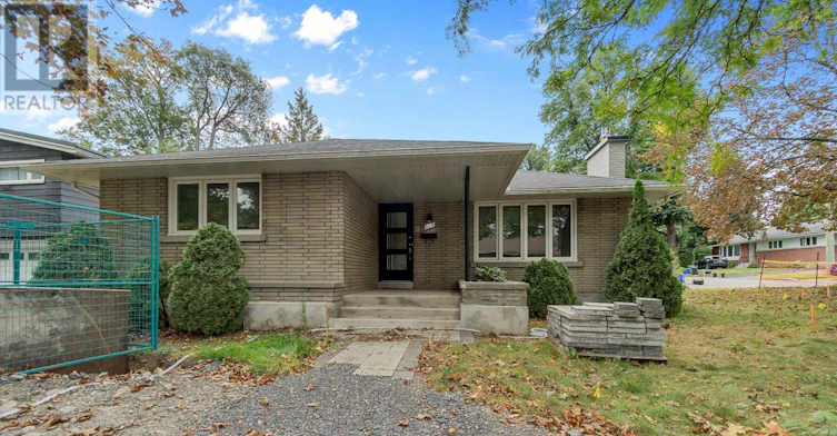 286 Clare Street, Ottawa, ON, K1Z 7E4