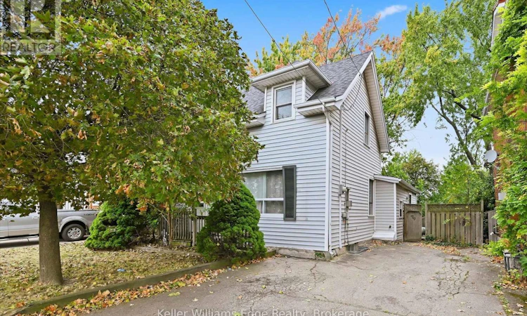 24 Brucedale Avenue W