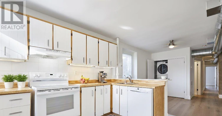2ND FLOOR-927 Kingston Road, Toronto, ON, M4E 1S6
