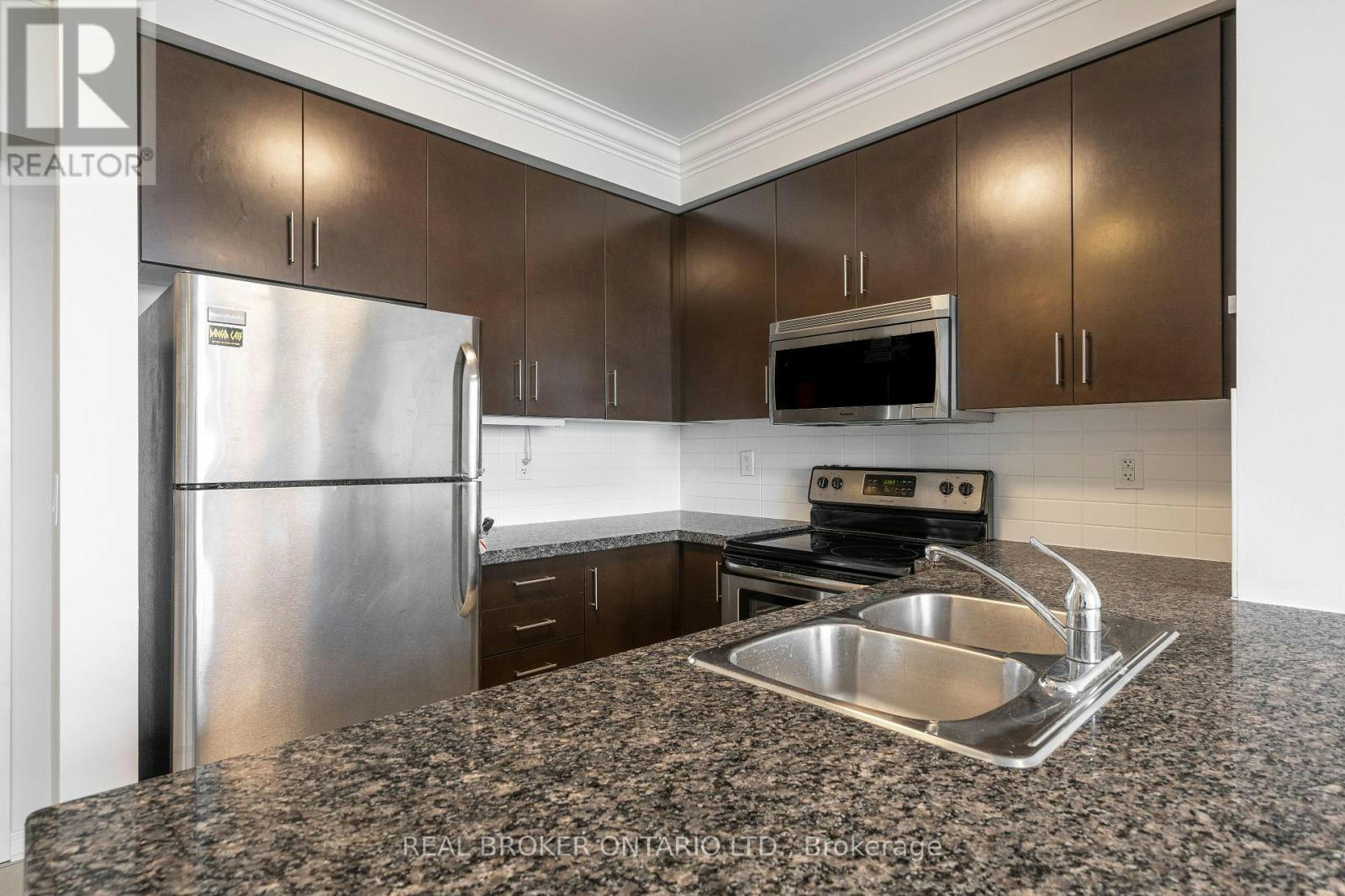 PH2-3 Michael Power Place, Toronto, ON, M9A 0A2 - 9