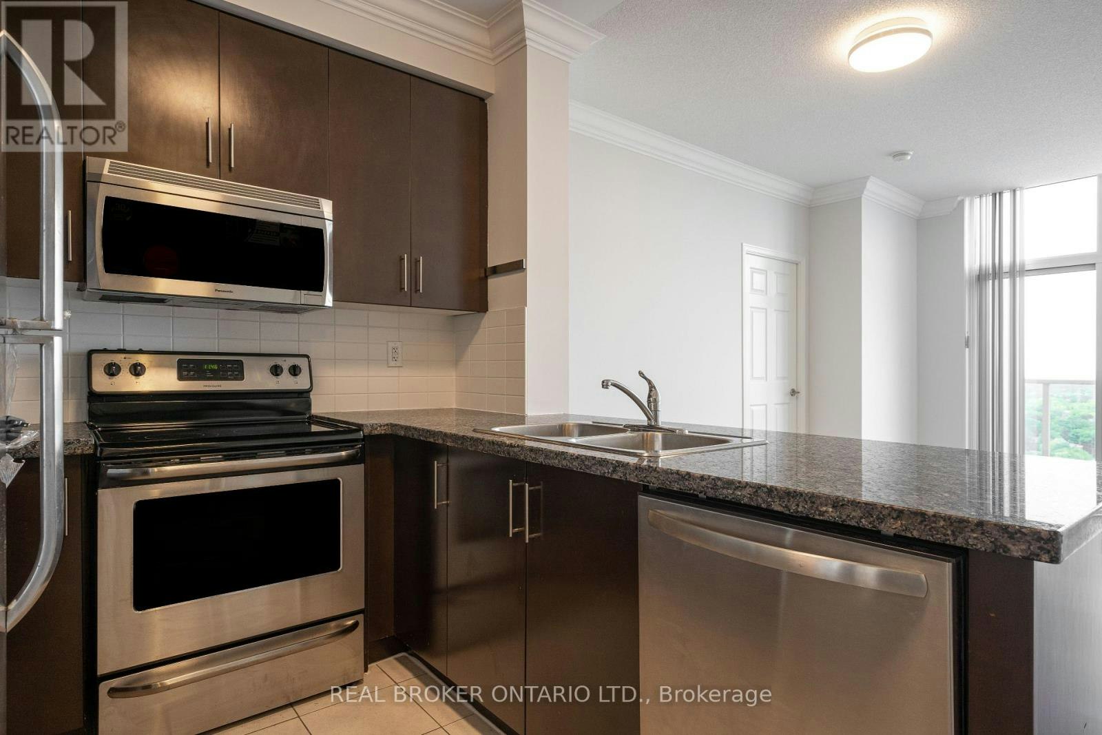 PH2-3 Michael Power Place, Toronto, ON, M9A 0A2 - 8
