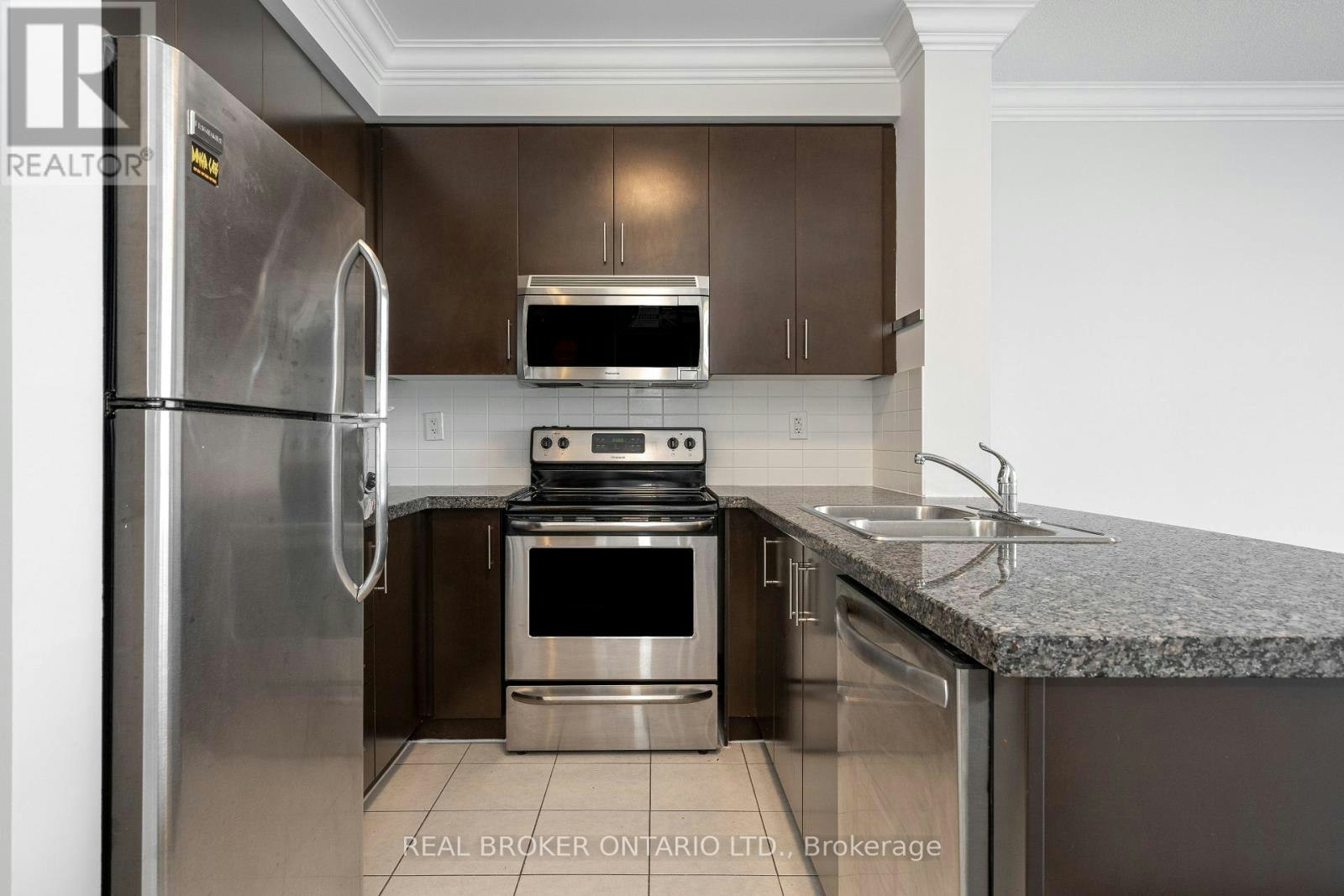 PH2-3 Michael Power Place, Toronto, ON, M9A 0A2 - 7