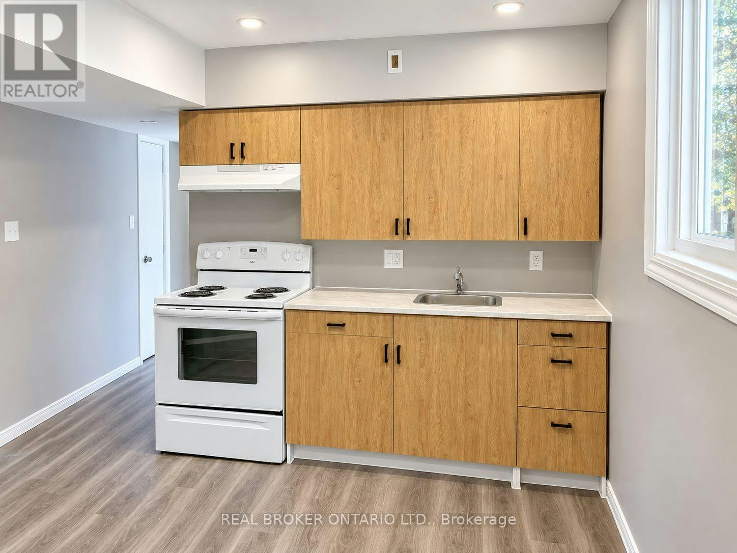 C-93 Brybeck Crescent, Kitchener, ON, N2M 2C5 - 2