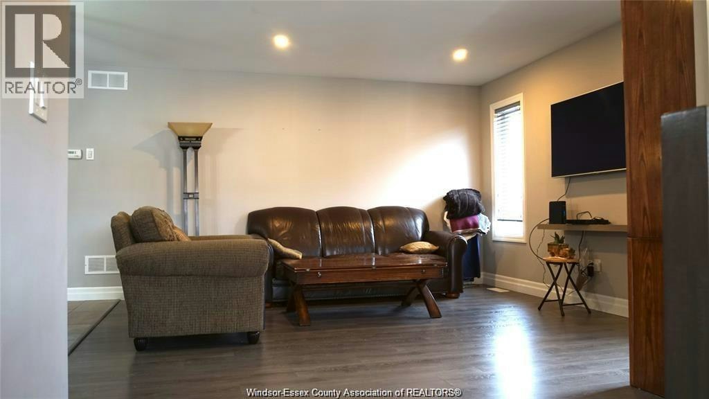 256 Jewel, Lasalle, ON, N9J 3X5 - 2