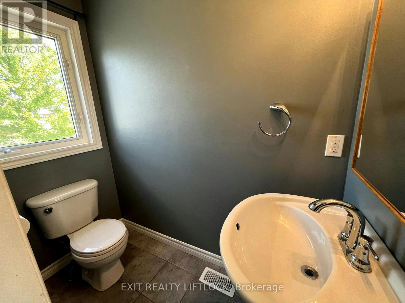 722 Trailview Drive, Peterborough, ON, K9J 8P2 - 3
