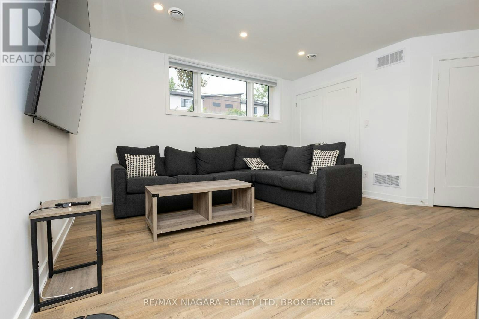 4263 Fourth Avenue, Niagara Falls, ON, L2E 0C2 - 5