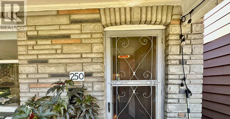 250 Rushton Road, Toronto, ON, M6G 3J5 - 2