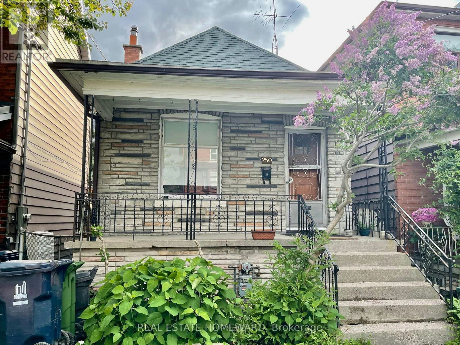 250 Rushton Road, Toronto, ON, M6G 3J5