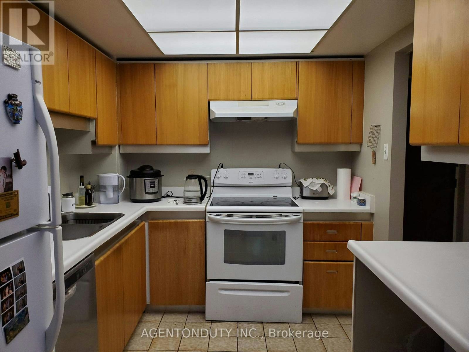 1605-65 Harbour Square, Toronto, ON, M5J 2L4 - 9