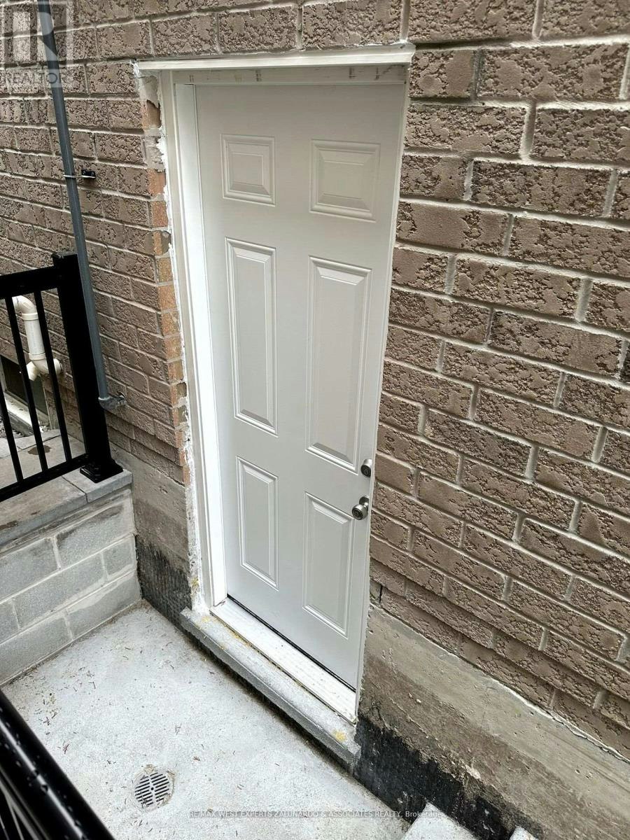 52 Herefordshire Crescent, East Gwillimbury, ON, L9N 0B7 - 3