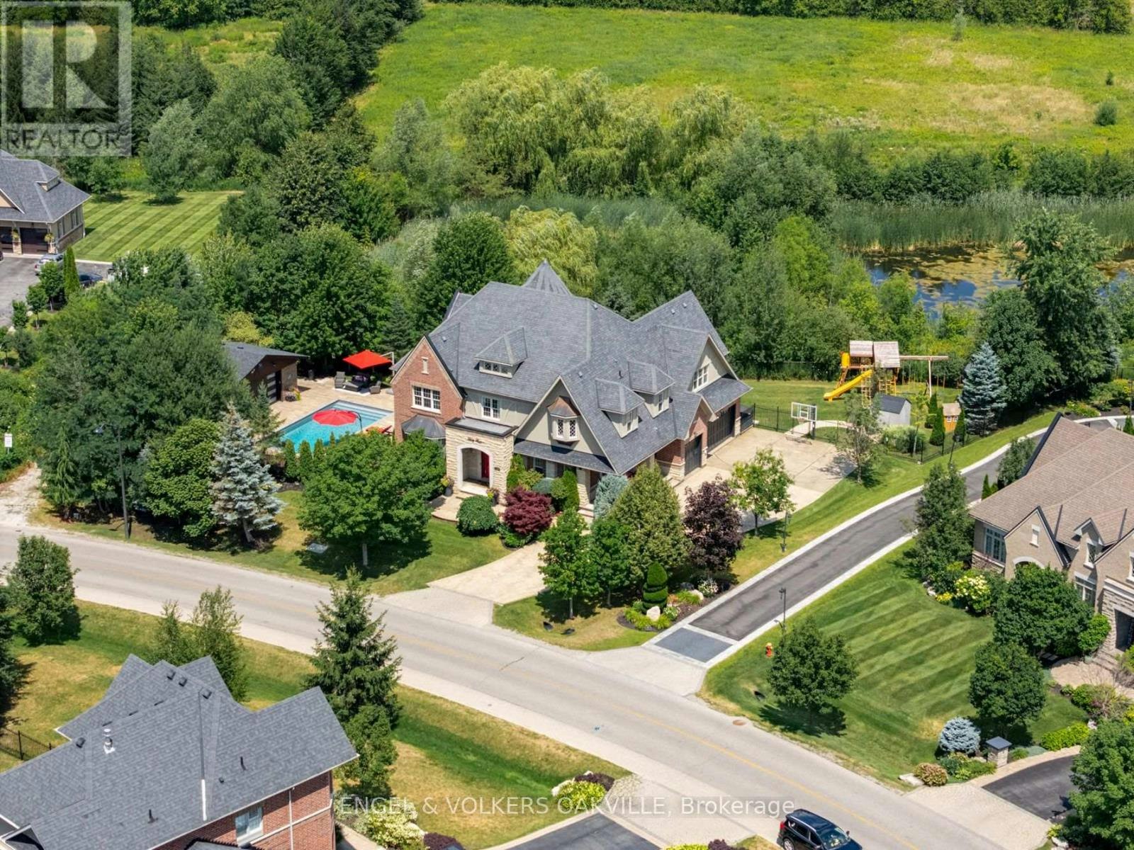33 Barraclough Boulevard, Halton Hills, ON, L7G 0E8