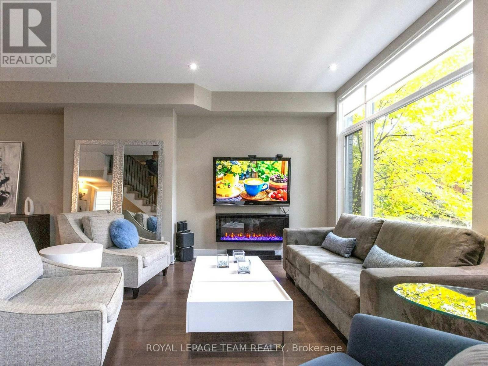 110 Greenfield Avenue, Ottawa, ON, K1S 5H7 - 8