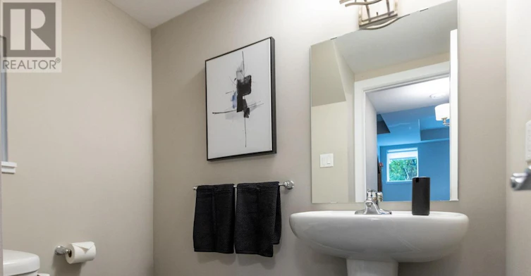 110 Greenfield Avenue, Ottawa, ON, K1S 5H7 - 5