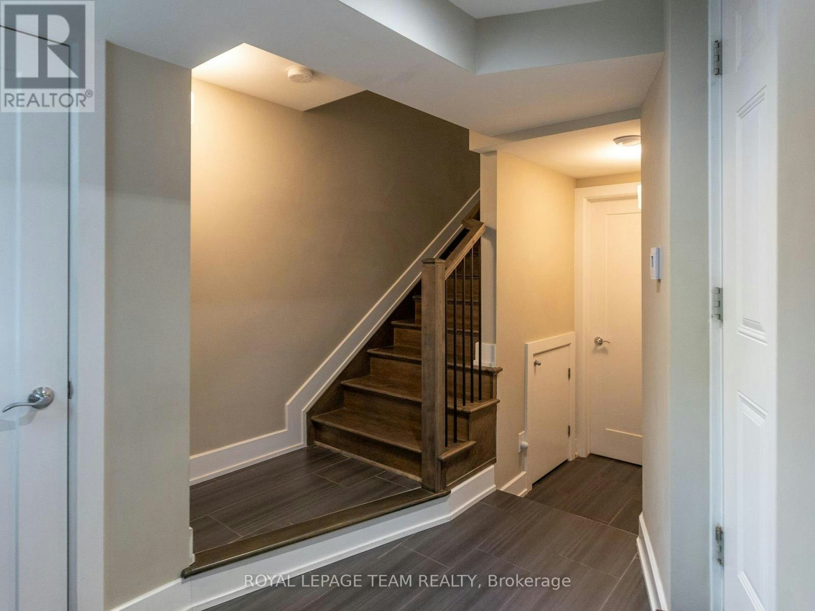 110 Greenfield Avenue, Ottawa, ON, K1S 5H7 - 4