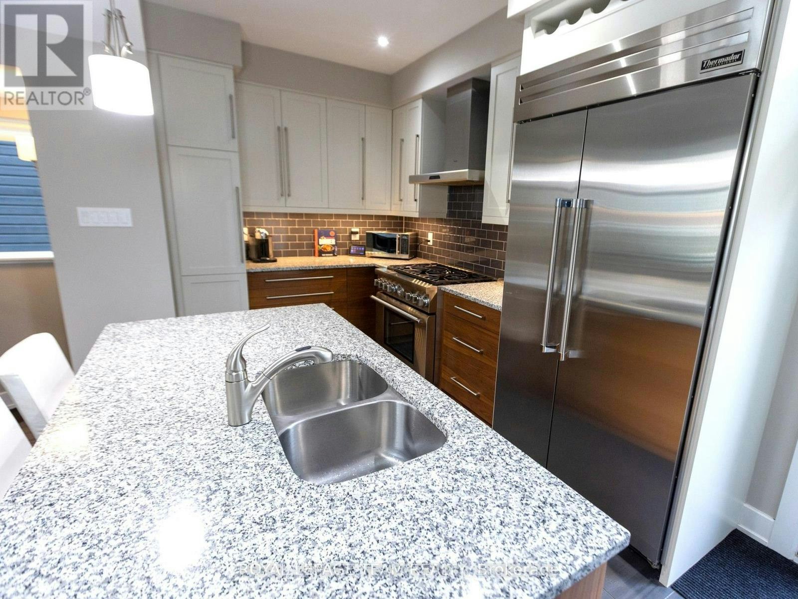 110 Greenfield Avenue, Ottawa, ON, K1S 5H7 - 13