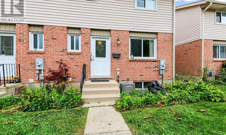 37-455 Springbank Avenue N