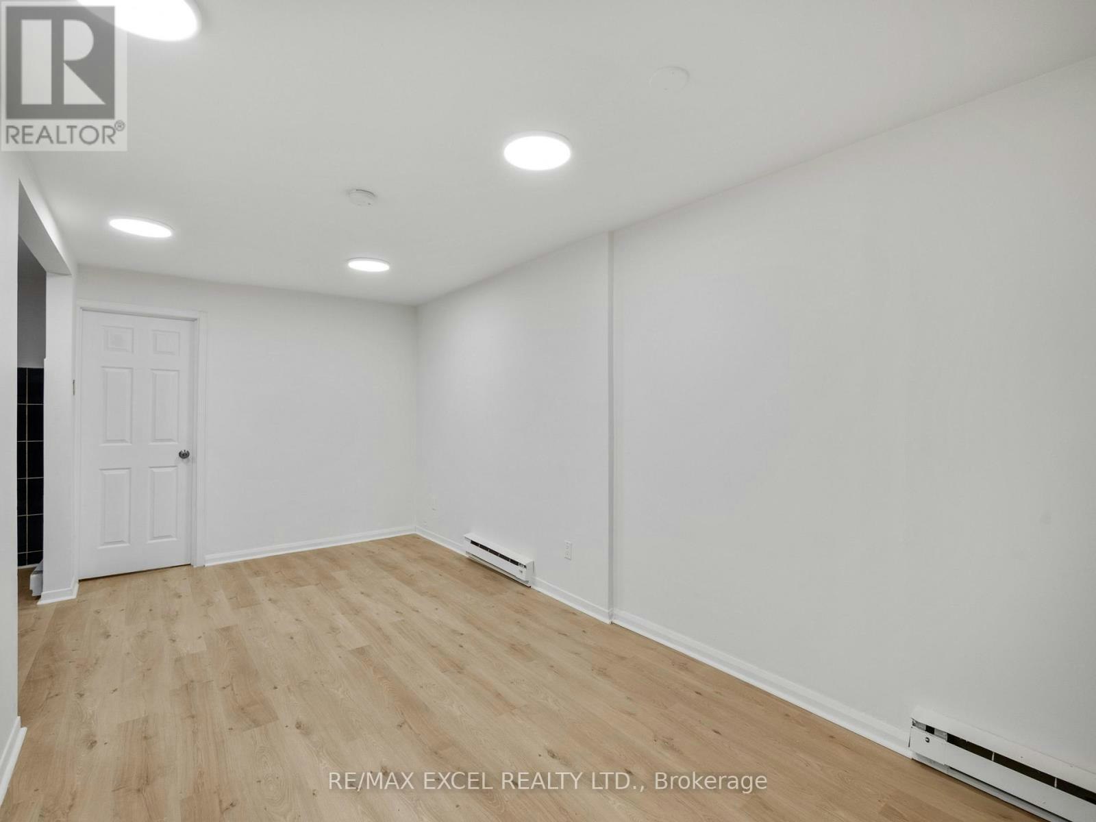 BSMT-137 Gerrard Street E, Toronto, ON, M5A 2E3 - 2