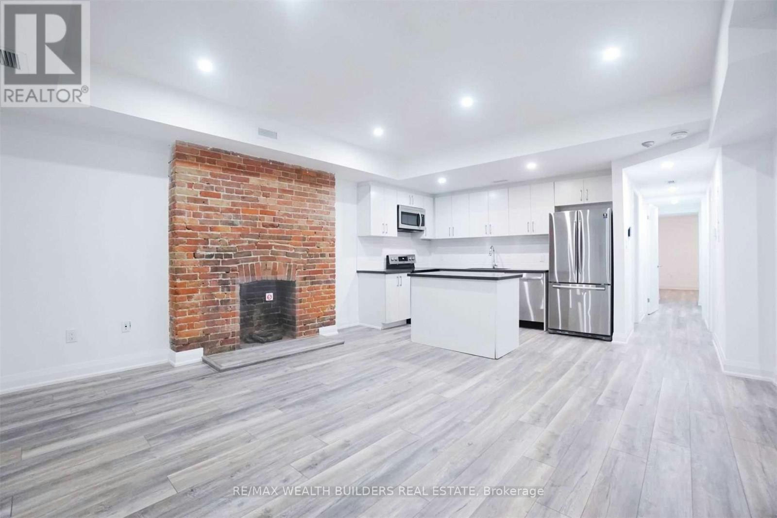 1-215 Jarvis Street, Toronto, ON, M5J 2C1