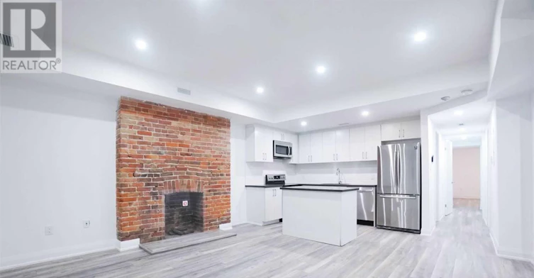 1-215 Jarvis Street, Toronto, ON, M5J 2C1