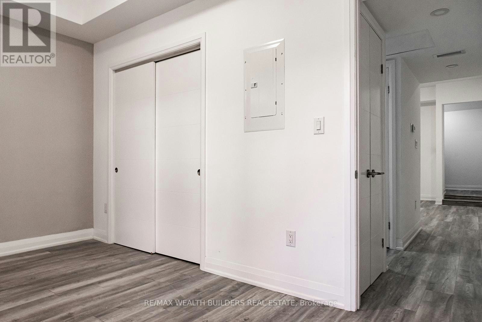 1-215 Jarvis Street, Toronto, ON, M5J 2C1 - 3