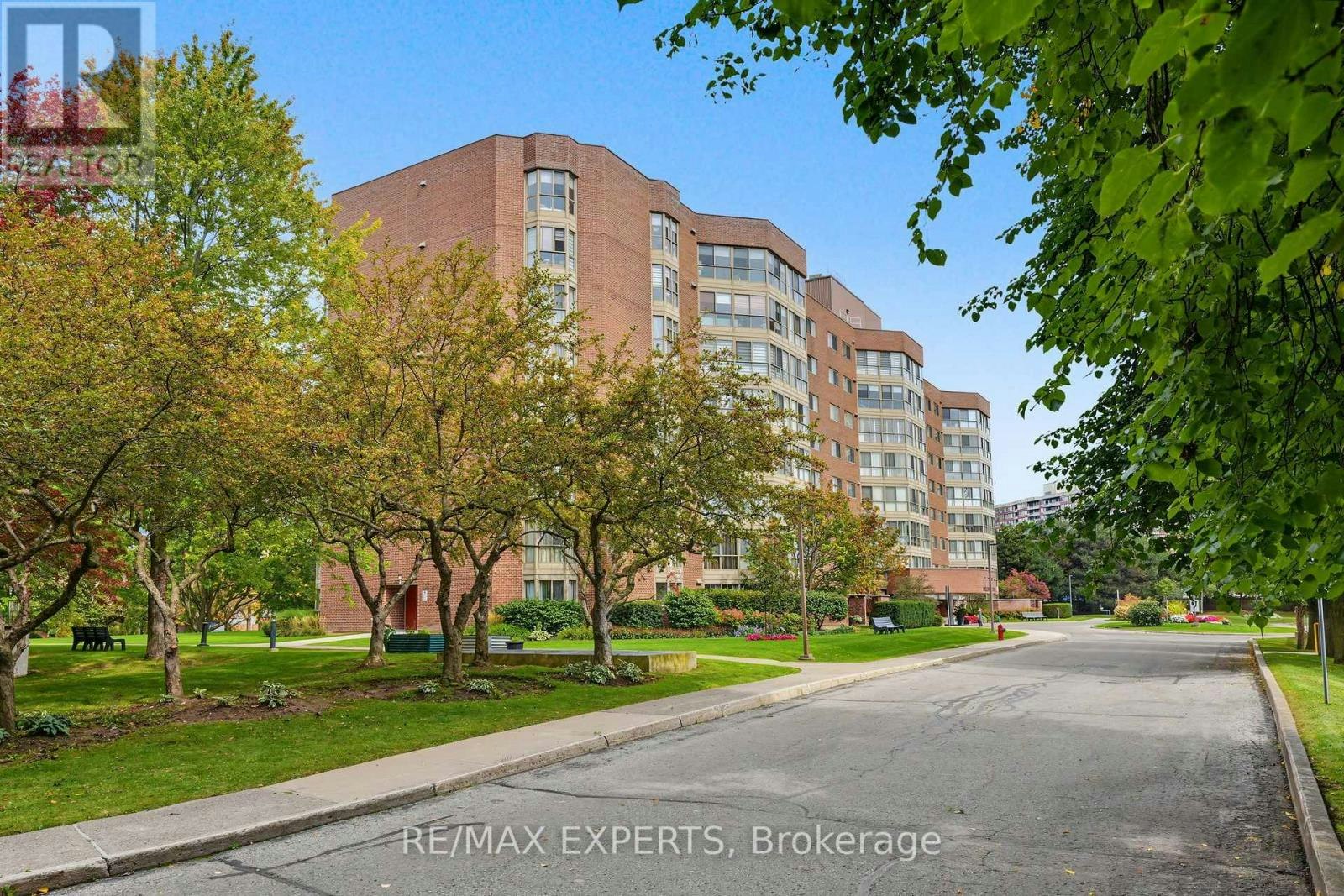 605-5 Weldrick Road W, Richmond Hill, ON, L4C 8S9