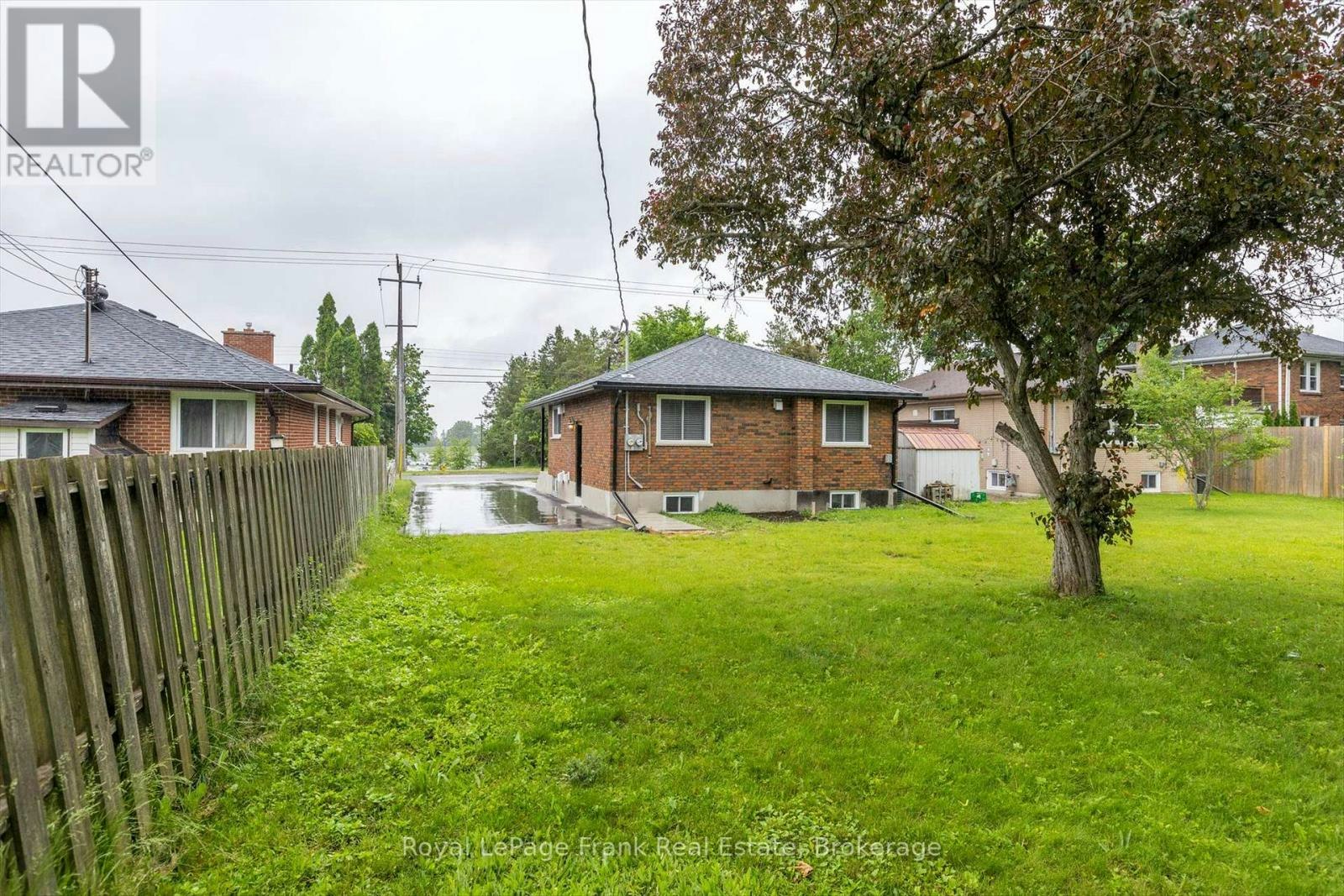 MAIN-890 Weller Street, Peterborough, ON, K9J 4X8 - 28