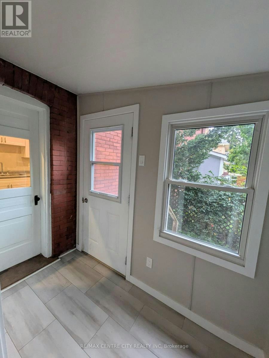 40 Queen Street, St. Thomas, ON, N5R 3J2 - 3