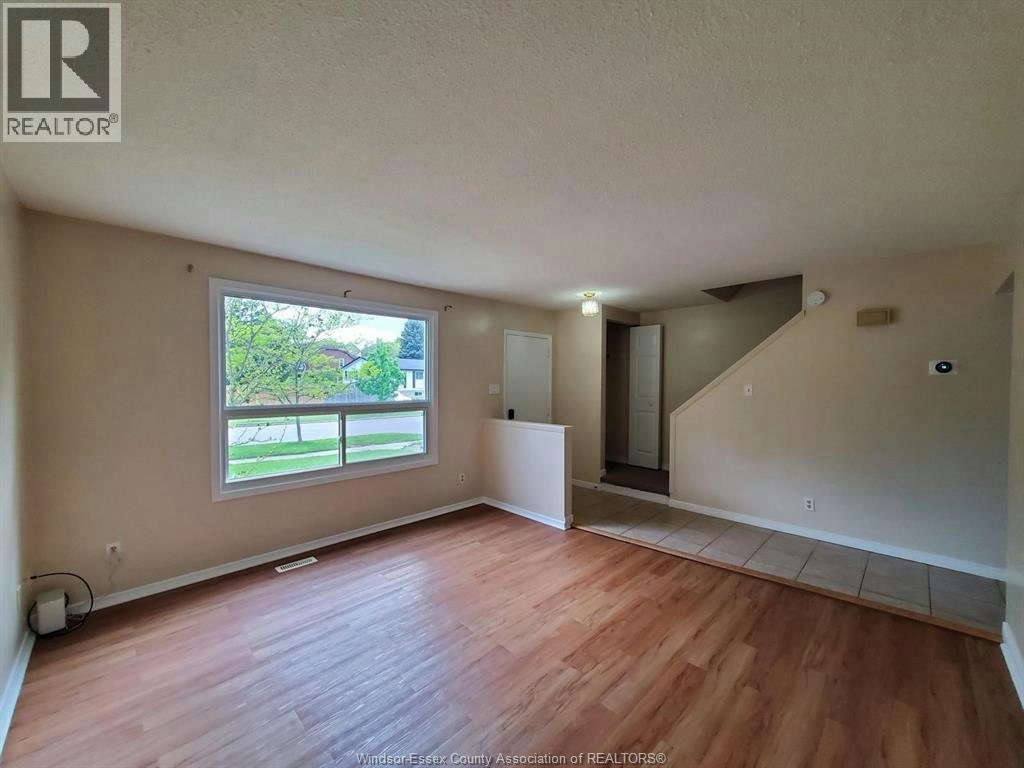 B-114 Lillian Drive, Waterloo, ON, N2J 4J9 - 2
