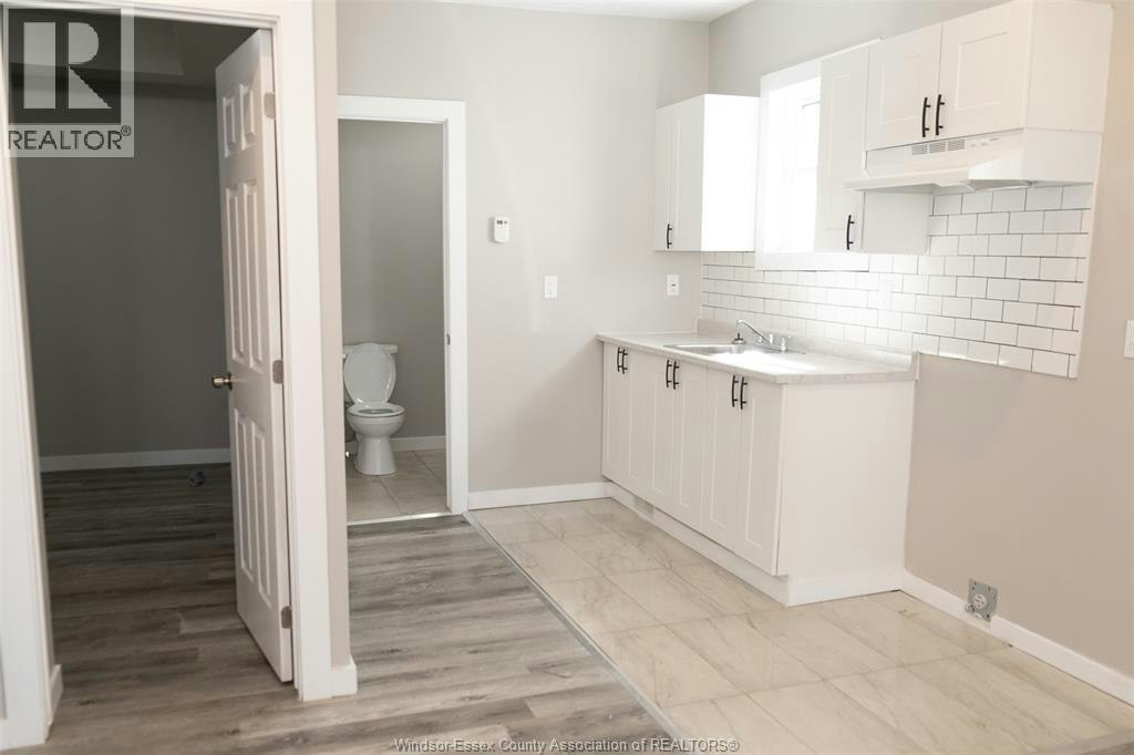 MAIN-263 Tuscarora, Windsor, ON, N9A 3L6 - 5