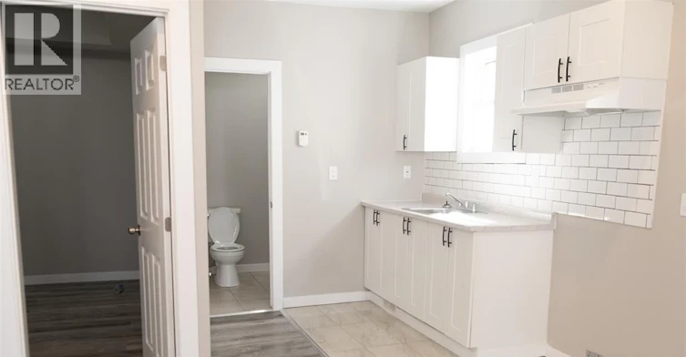 MAIN-263 Tuscarora, Windsor, ON, N9A 3L6 - 5