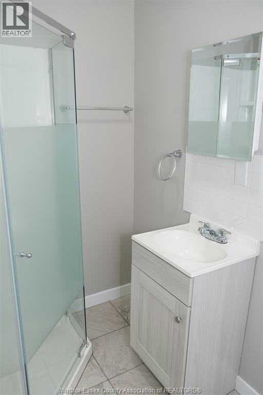 MAIN-263 Tuscarora, Windsor, ON, N9A 3L6 - 11