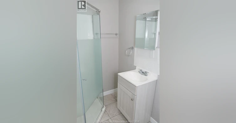 MAIN-263 Tuscarora, Windsor, ON, N9A 3L6 - 11