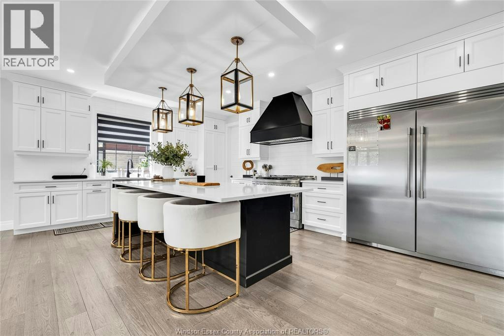 256 Xavier Circle, Lakeshore, ON, N0R 1A0 - 2