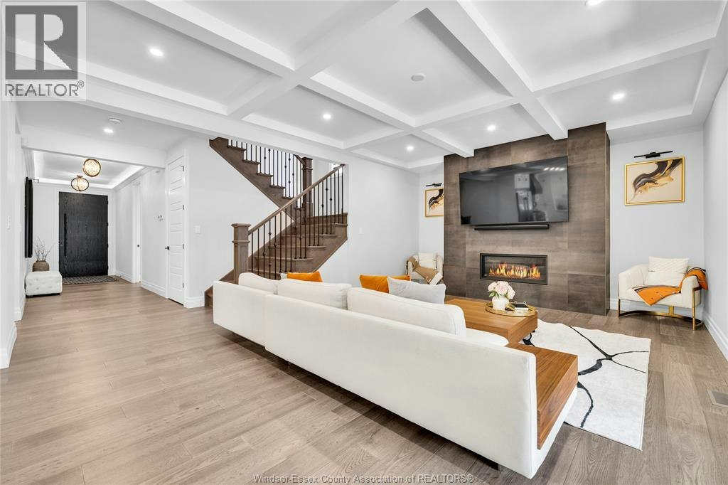 256 Xavier Circle, Lakeshore, ON, N0R 1A0 - 4