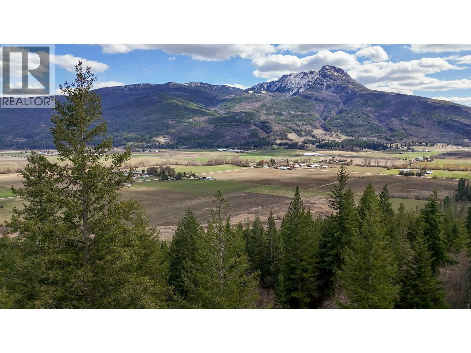 1600 SW 60 Street, Salmon Arm, BC, V1E 3B3