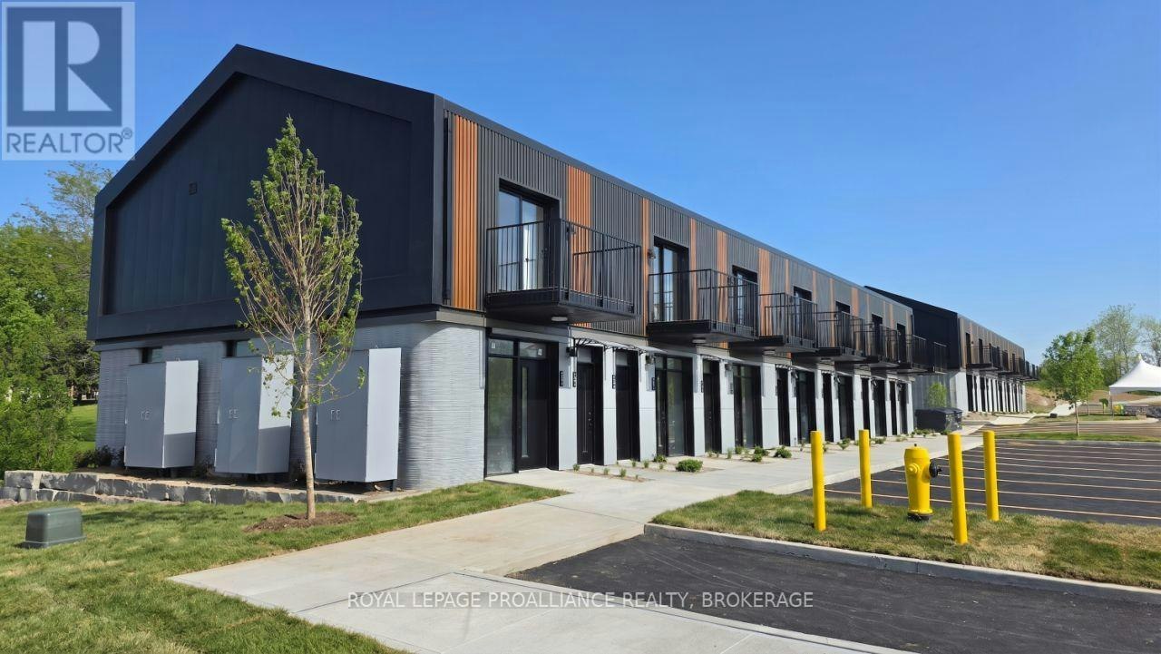 103-425 Fourth Street, Gananoque, ON, K7G 2X2