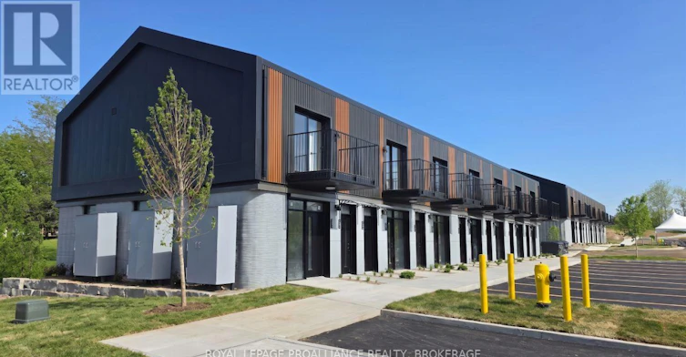 101-425 Fourth Street, Gananoque, ON, K7G 2X2