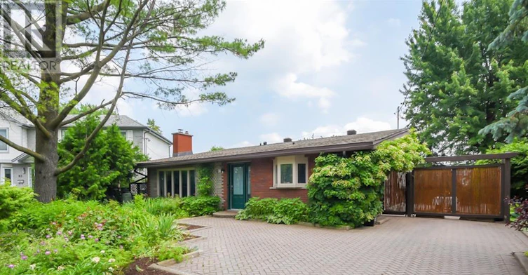 85 Crownhill Street, Ottawa, ON, K1J 6W9