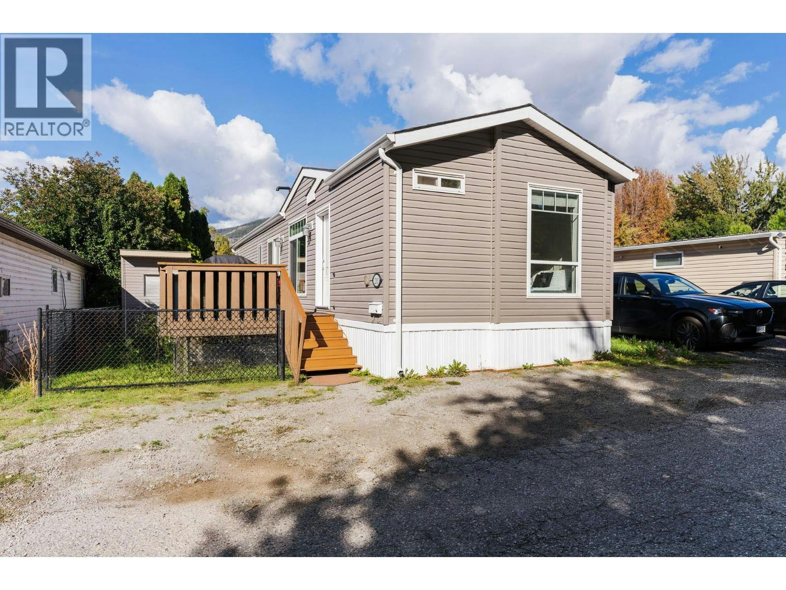 201-1699 Ross Road, West Kelowna, BC, V1Z 1L8