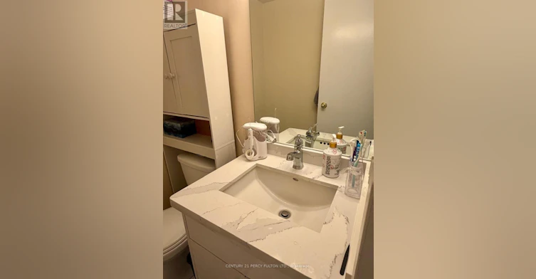 1111-633 Bay Street, Toronto, ON, M5G 2G4 - 9