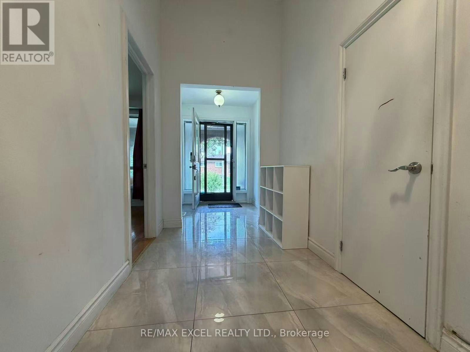 UPPER-56 Leafield Drive, Toronto, ON, M1W 2T2 4